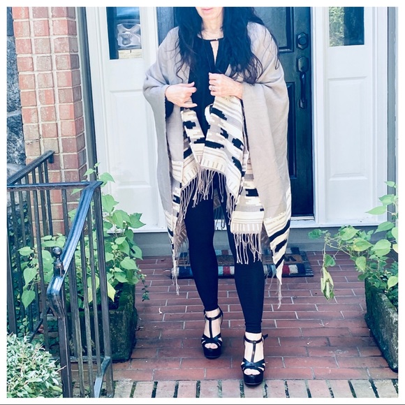 ✨LAST ONE✨ GORGEOUS BOHO PONCHO BLANKET SHAWL - Picture 3 of 7